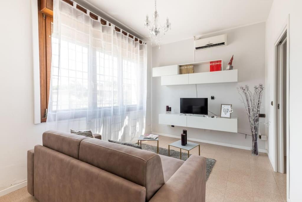 “Casa Moderna Con Parcheggio Privato” Apartment อิโมลา ภายนอก รูปภาพ